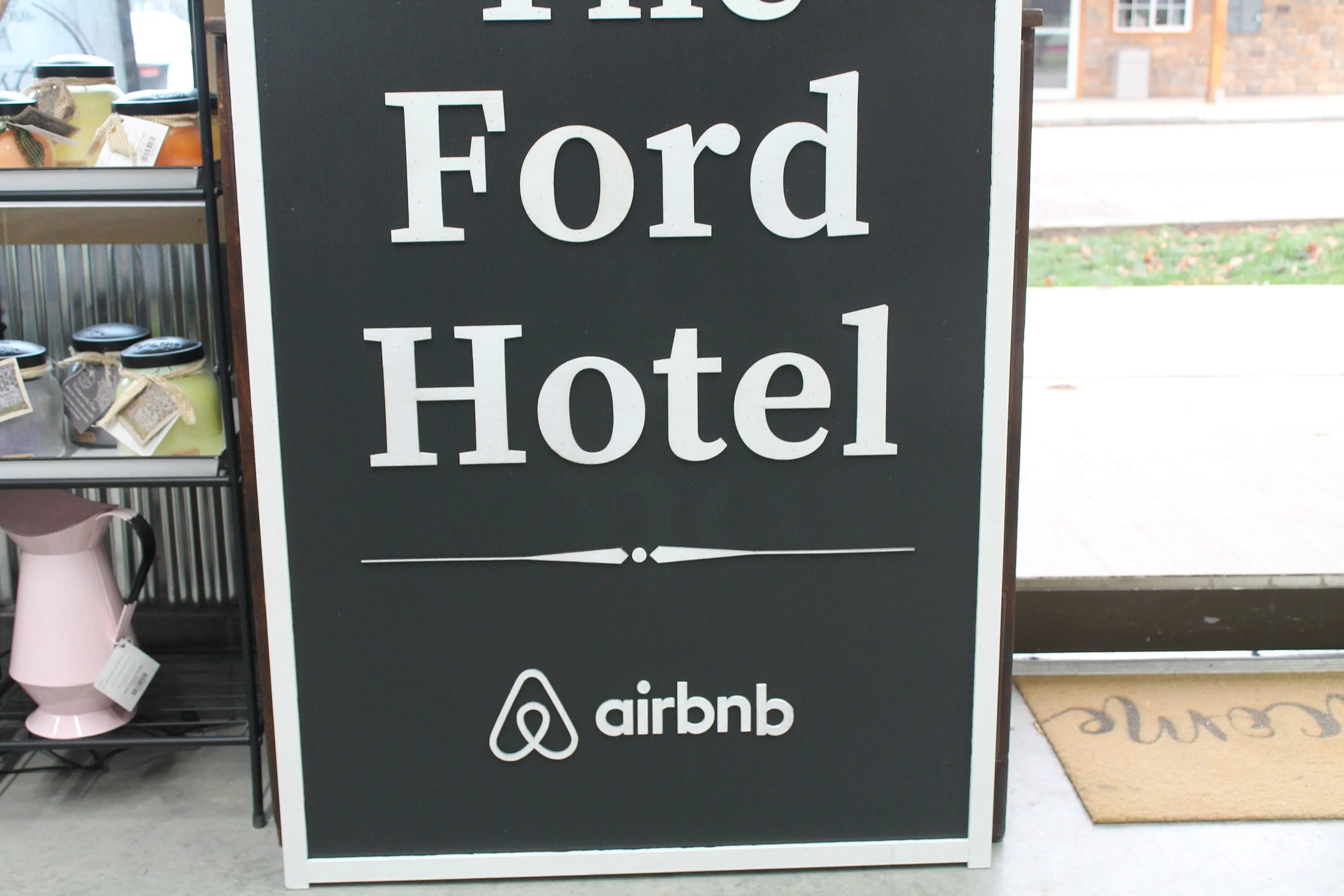 Hotel Peaches Oranges Customized Personalized Logo Uv printed and Raised letters Commerical Signage Elevated logo Business Front Sign