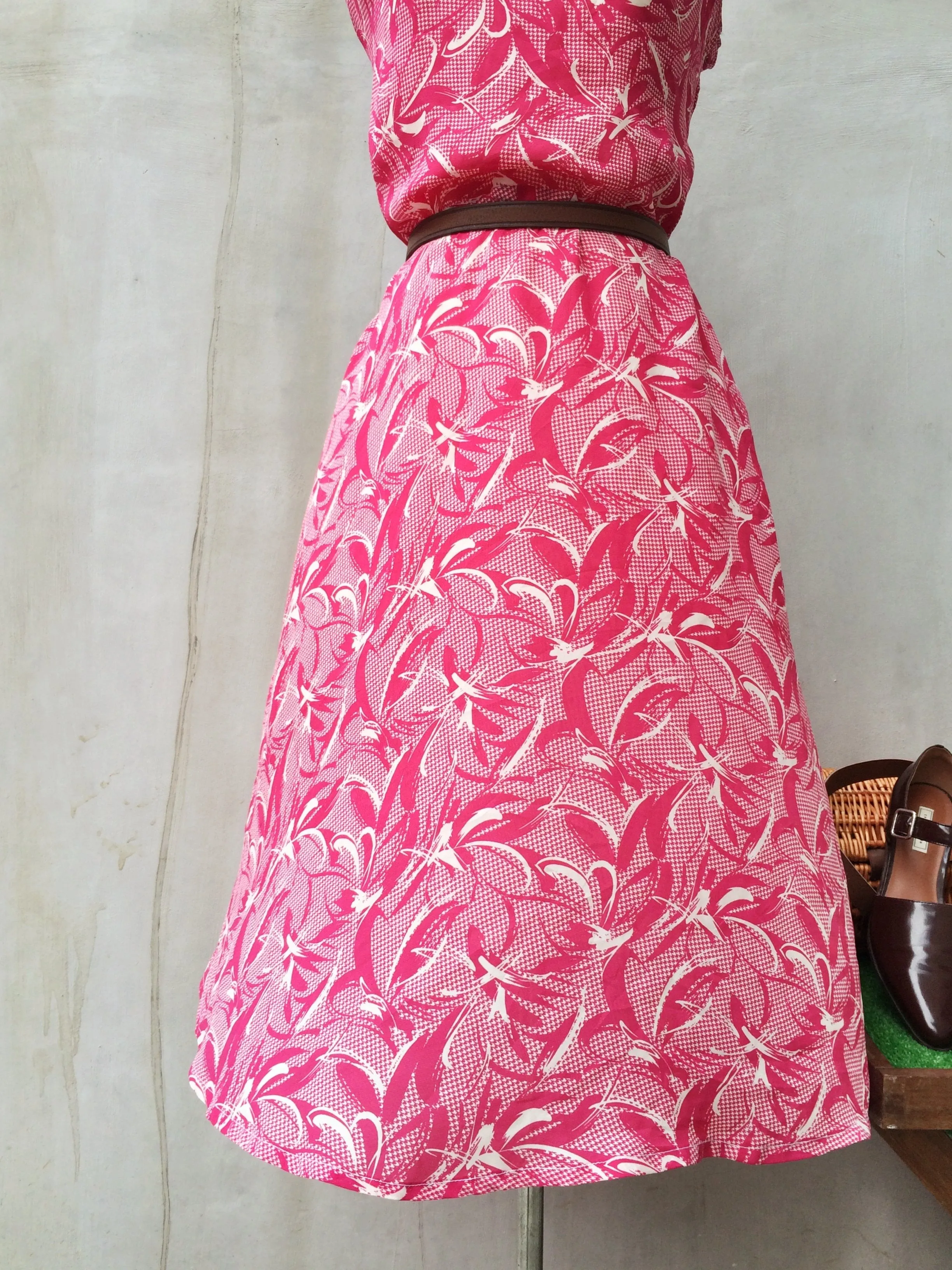 Pinkie Promise | Vintage 1980s Hot fuchsia pink Artistic brushstrokes Sleeveless Dress