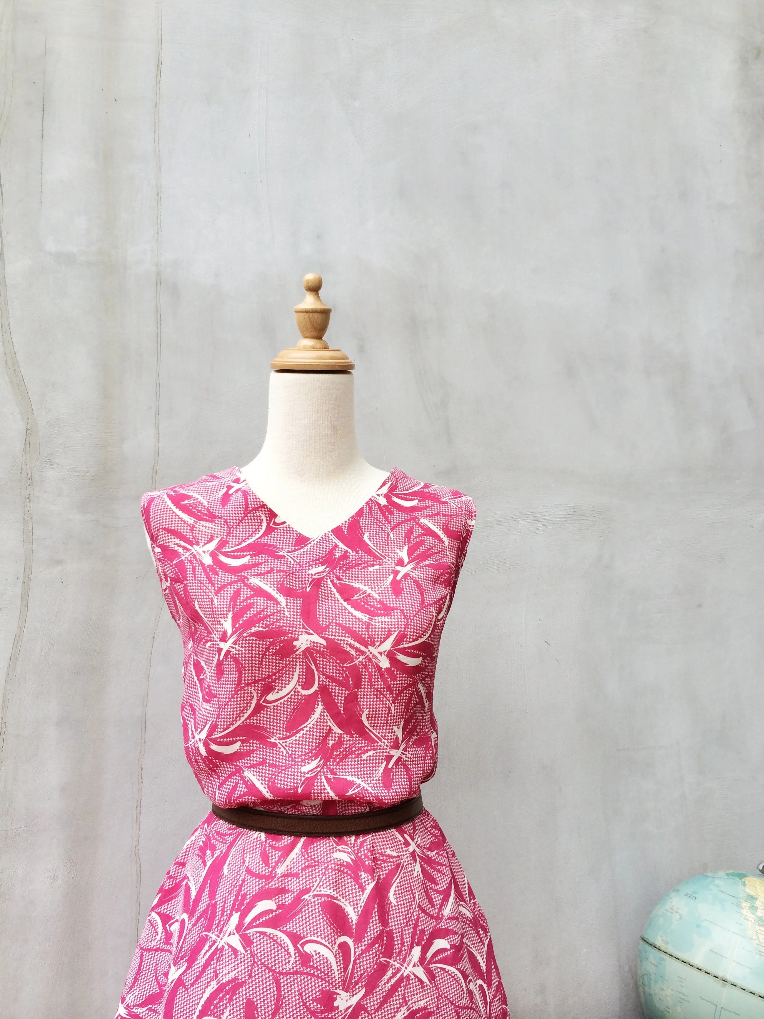 Pinkie Promise | Vintage 1980s Hot fuchsia pink Artistic brushstrokes Sleeveless Dress